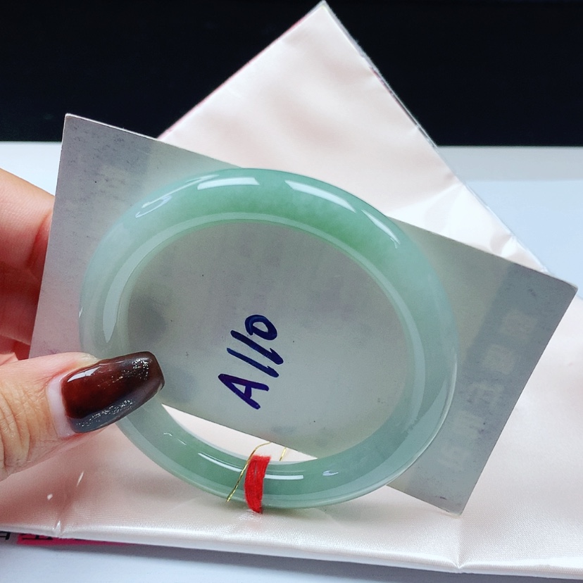 【闪购商品】翡翠手镯未镶嵌 圆条52