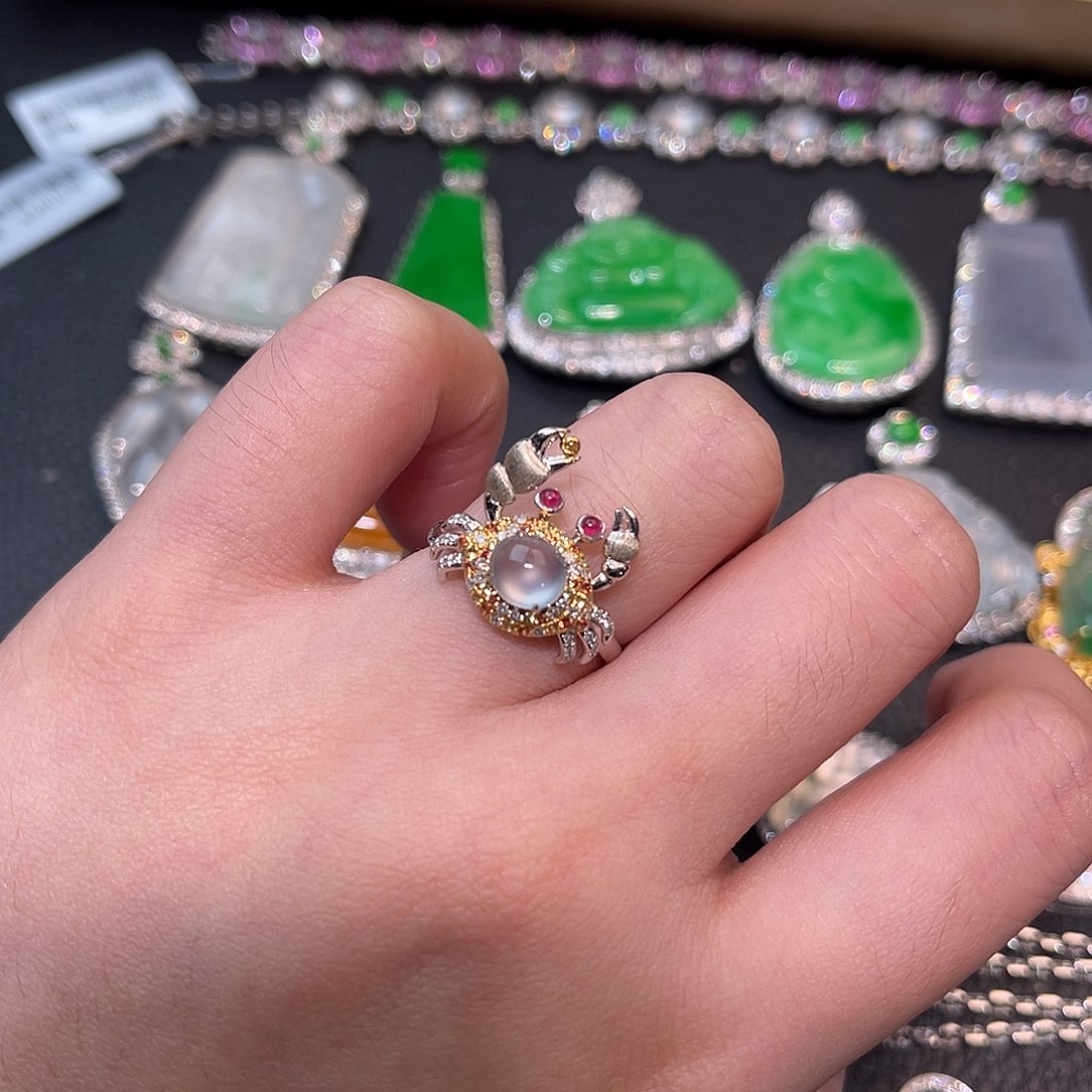 翡翠戒指18K金镶嵌蛋面