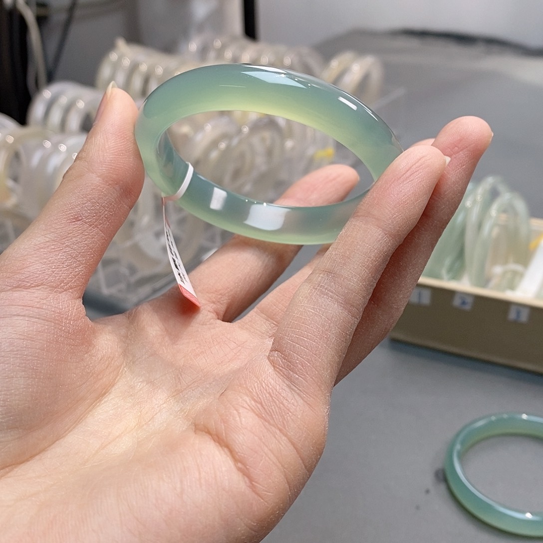 玛瑙/玉髓手镯未镶嵌长*_