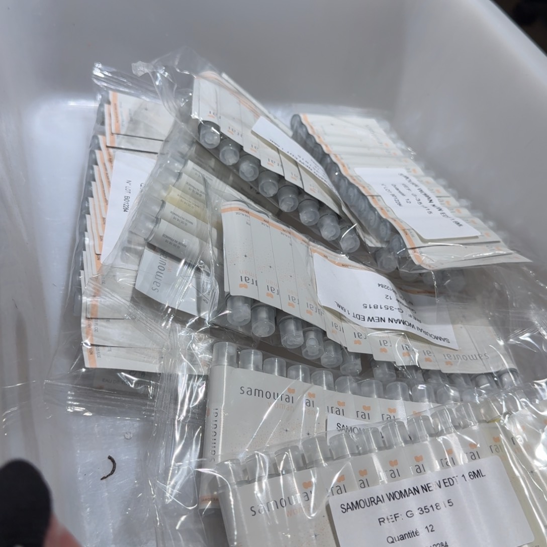 孤****伤8新中古物品，谨慎下单，不保好坏659