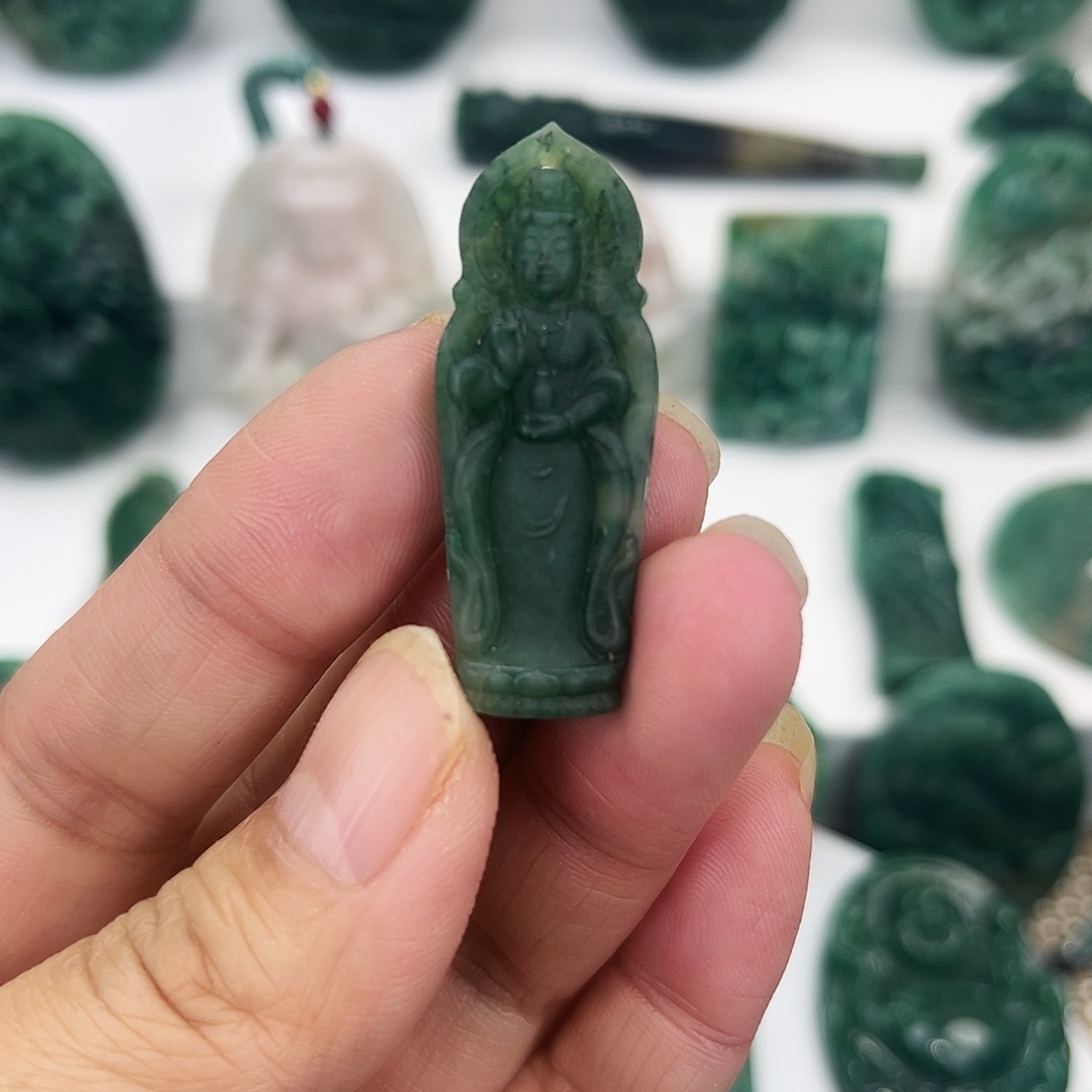 独山玉颈饰未镶嵌