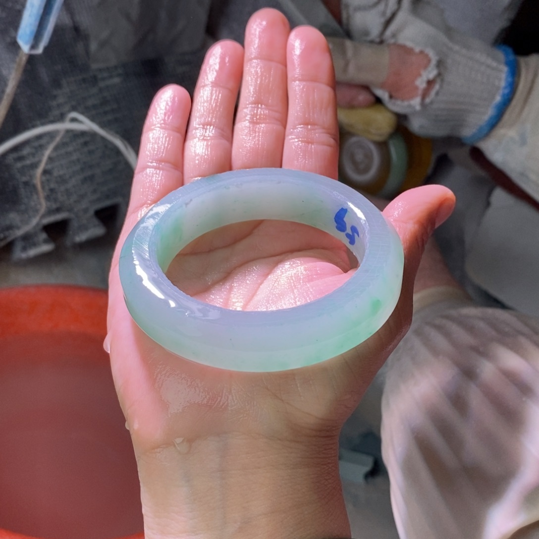 时***转石英质玉（非洲翠）未镶嵌手镯定制