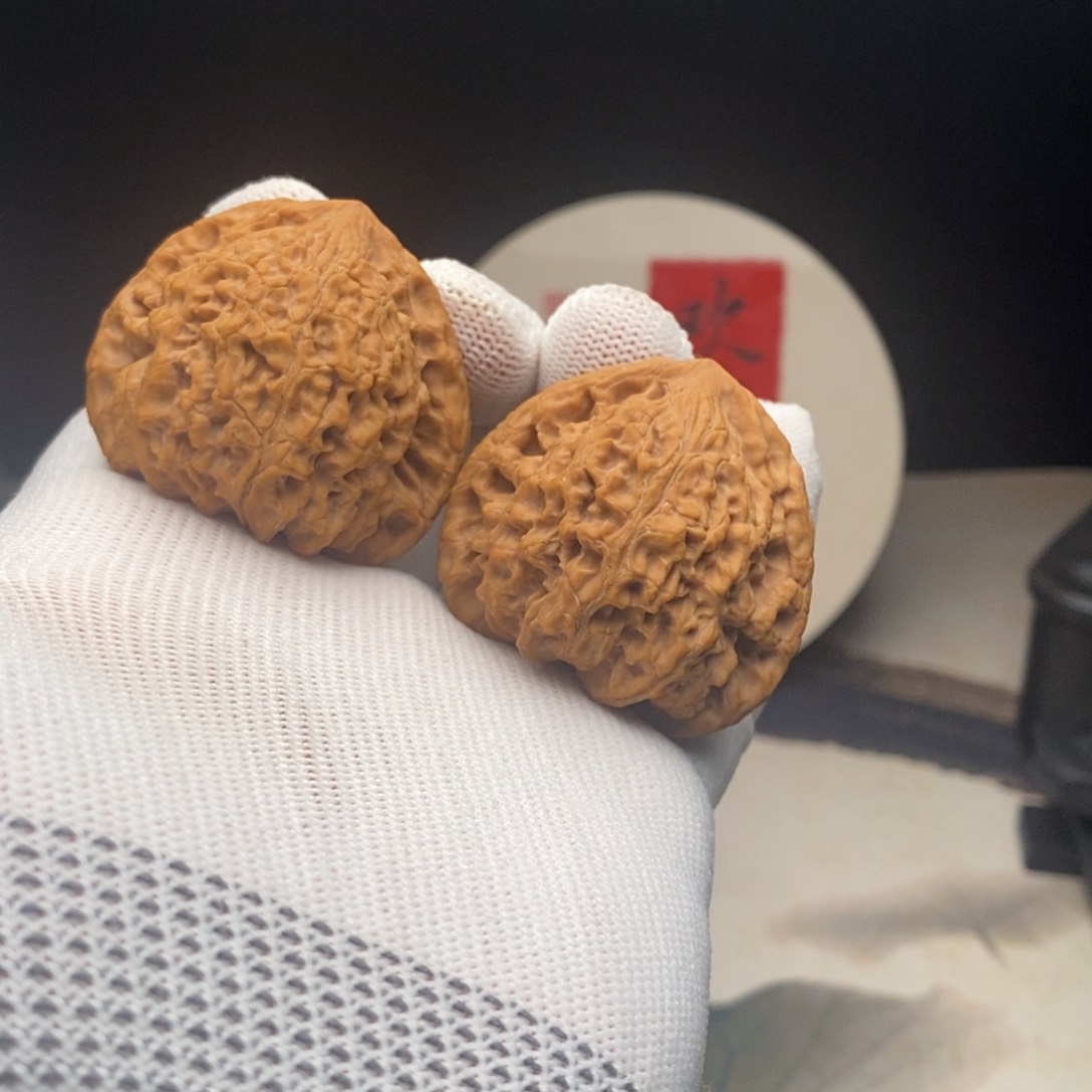 文玩核桃吊坠44虎头王