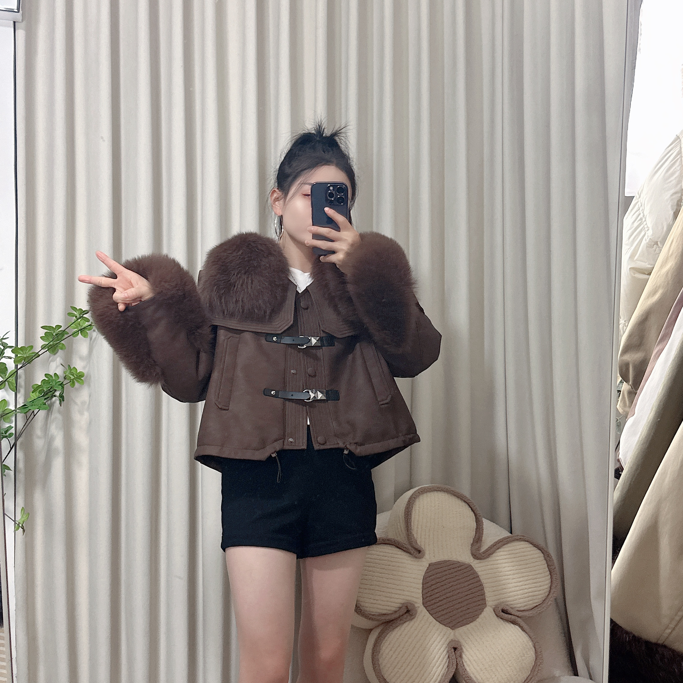 2025海宁冬装冬季时尚秋冬短款海军领狐狸毛领新款气质保暖外套女