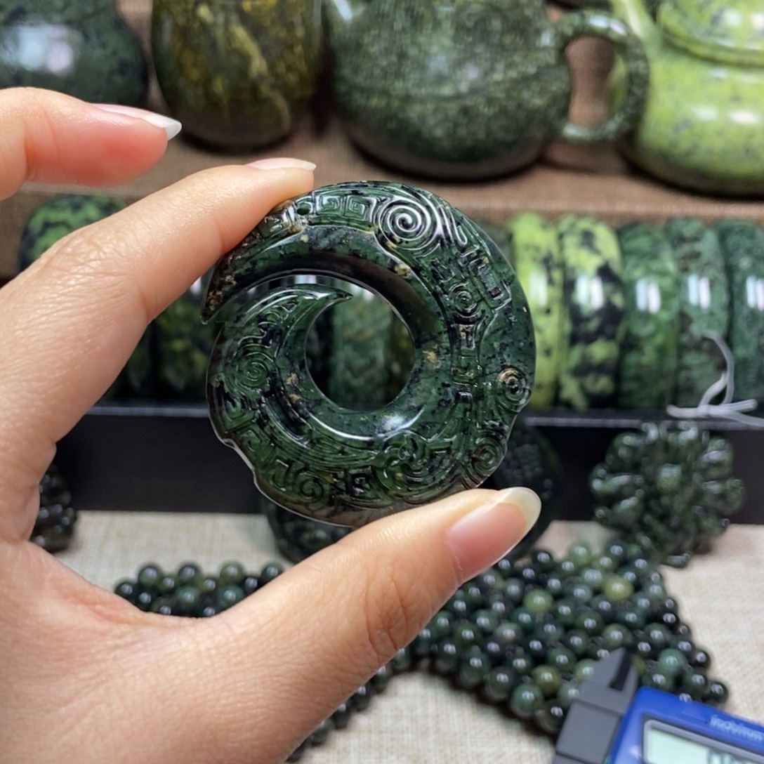 蛇纹石玉未镶嵌药王石吊坠