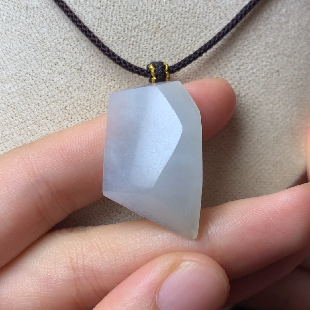 翡翠颈饰未镶嵌吊坠