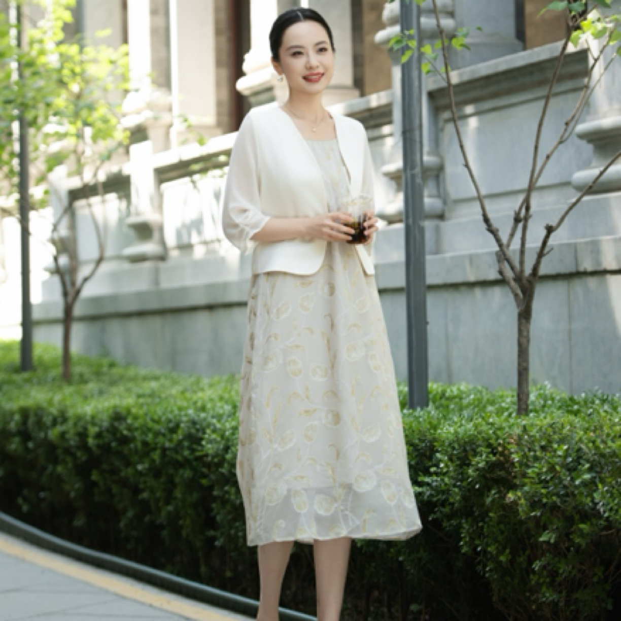 桑蚕丝剪花印花吊带裙