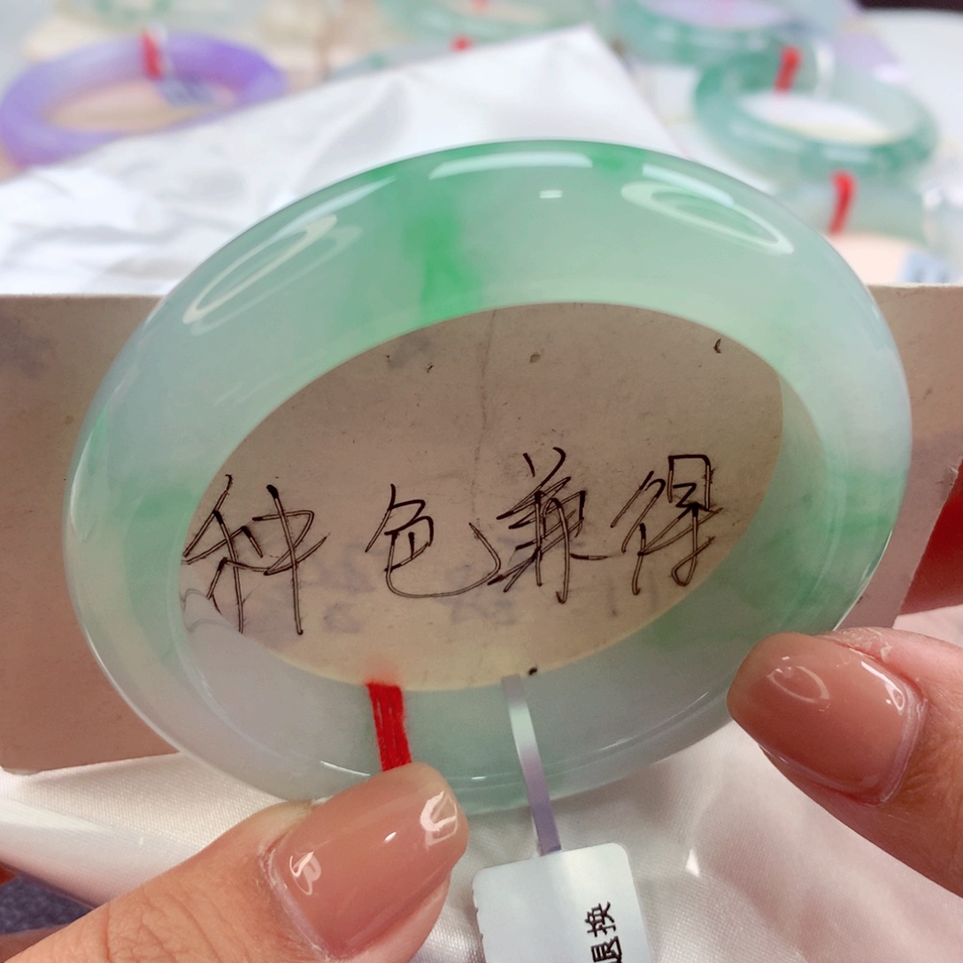 翡翠手镯未镶嵌师妹
