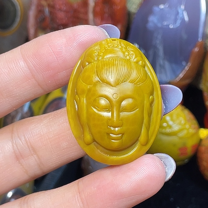 玛瑙/玉髓未镶嵌珠宝奇石象形莲花鸡油黄观音