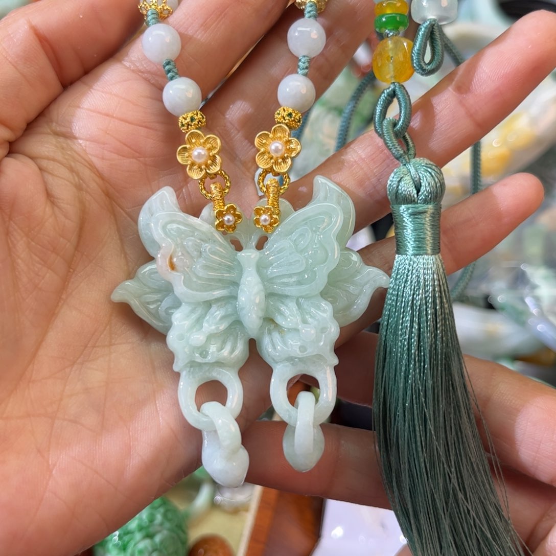 翡翠颈饰未镶嵌待编款