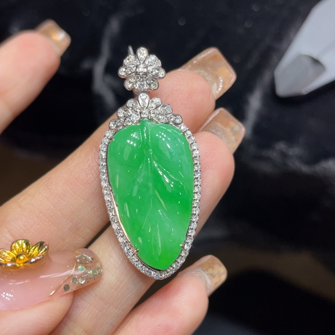 翡翠颈饰18K金镶嵌天然缅甸翡翠