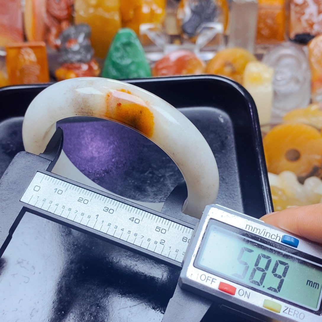 石英质玉未镶嵌颈饰