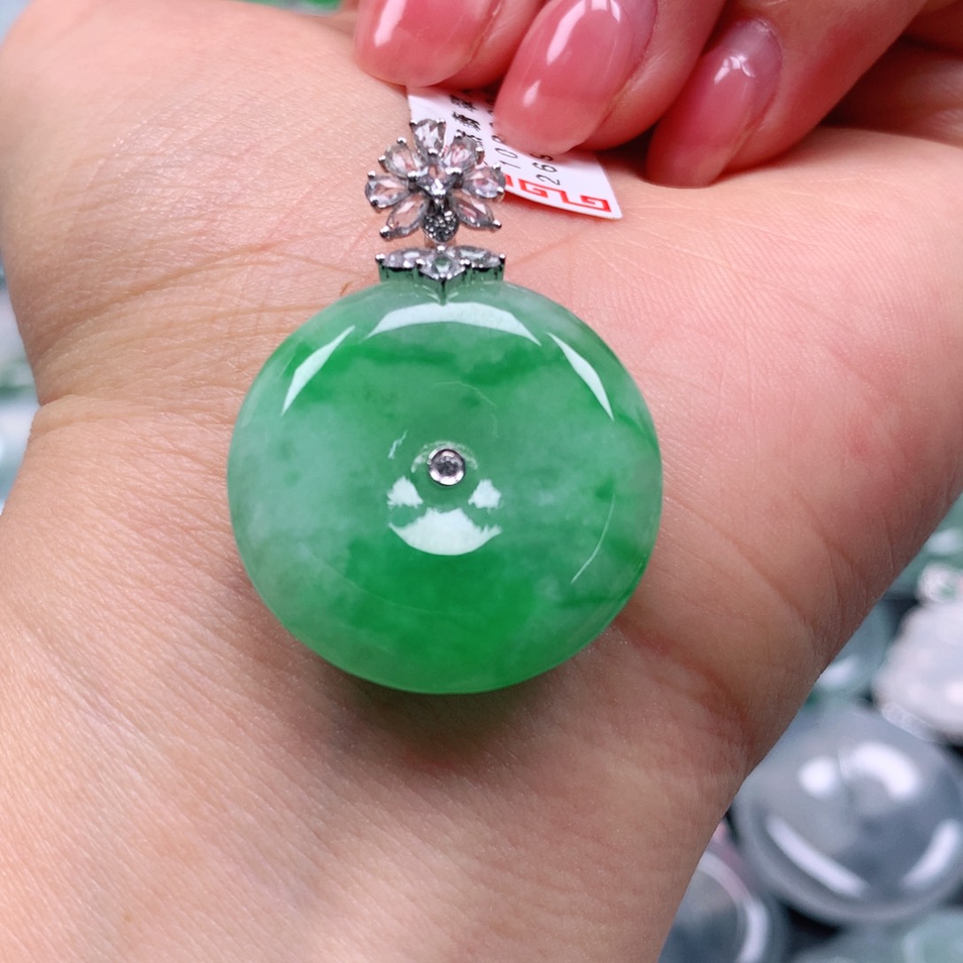 翡翠颈饰18K金镶嵌天然翡翠