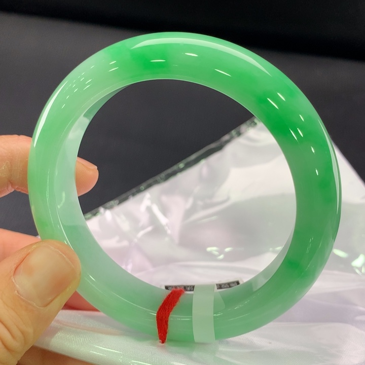 翡翠未镶嵌手镯正圈56