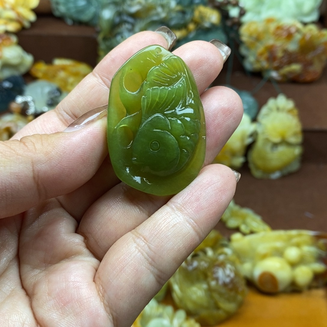 蛇纹石玉未镶嵌吊坠(赠链)