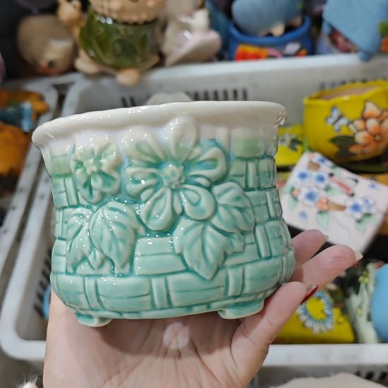 当场拍满15元发货不凑不发，花盆盆口不方不圆有针孔黑点是正常的，