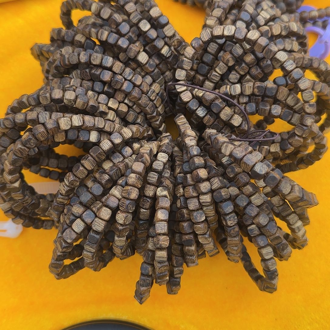 沉香沉香碎屑方珠单圈 三克 多样性发货