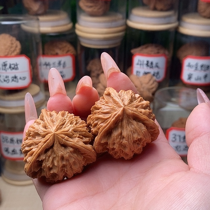 给***糕把件文玩核桃652奔驰……