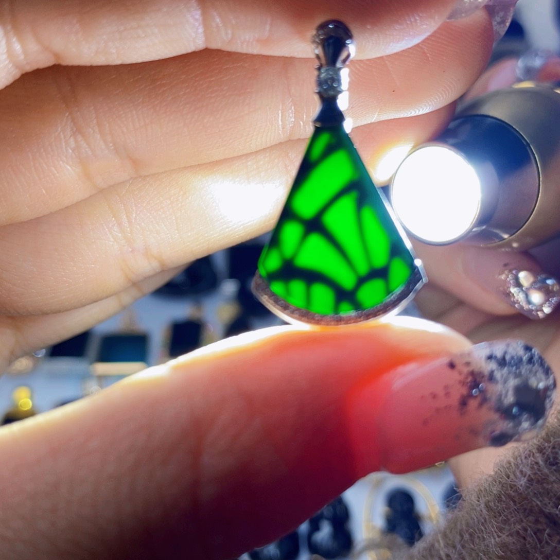 定制翡翠18K金镶嵌墨翠冰种小裙子