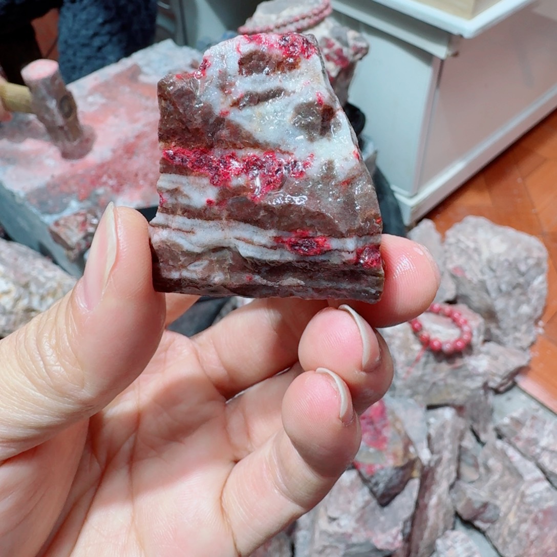 天然辰砂天然原石毛料50克