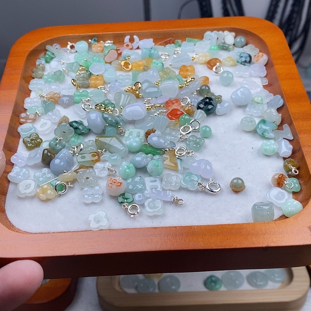 翡翠颈饰未镶嵌小提溜30一个