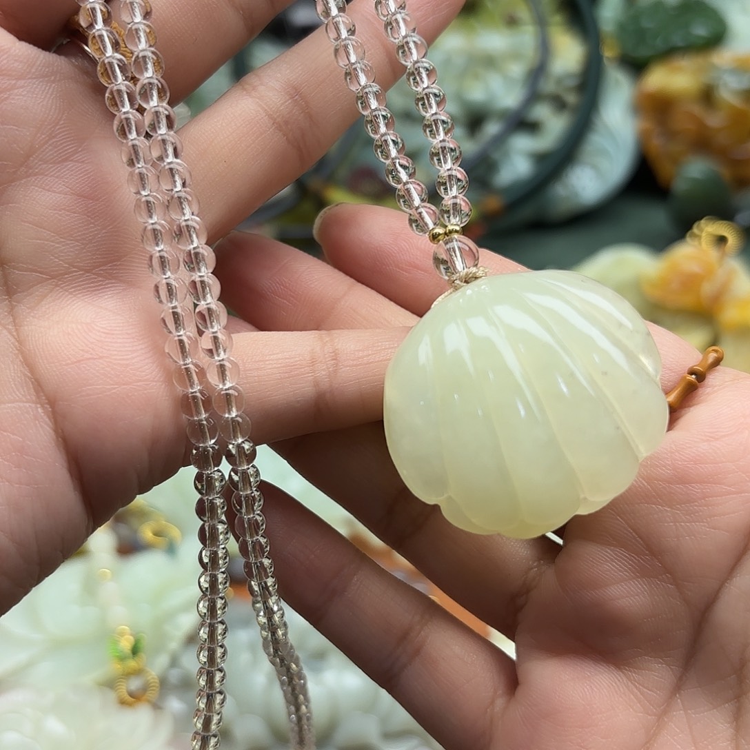 蛇纹石玉未镶嵌颈饰