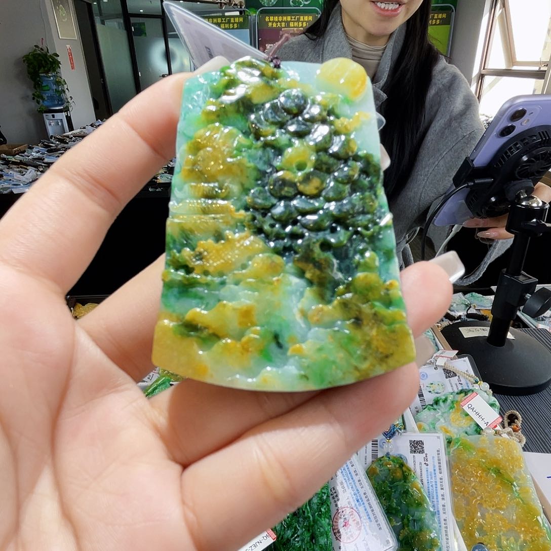 颈饰未镶嵌翡翠一