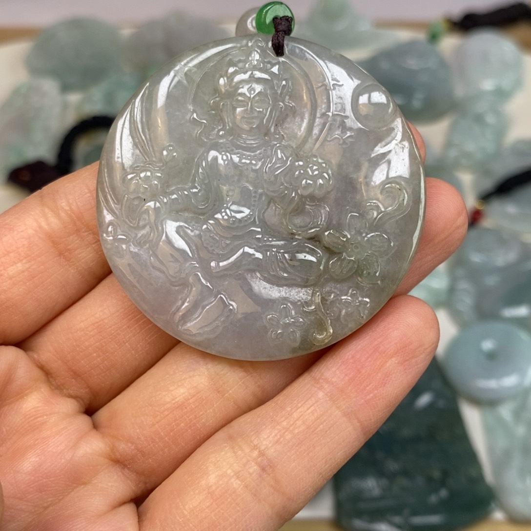 翡翠颈饰未镶嵌度母