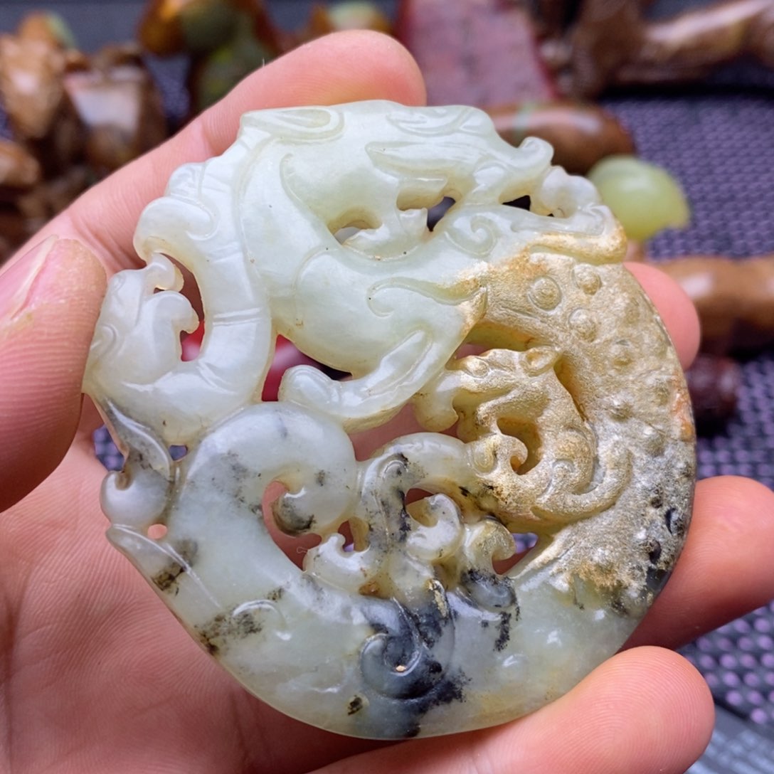 蛇纹石玉颈饰未镶嵌