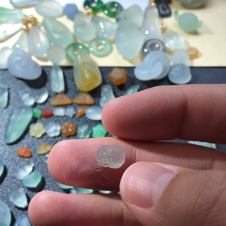 定制翡翠未镶嵌挂件