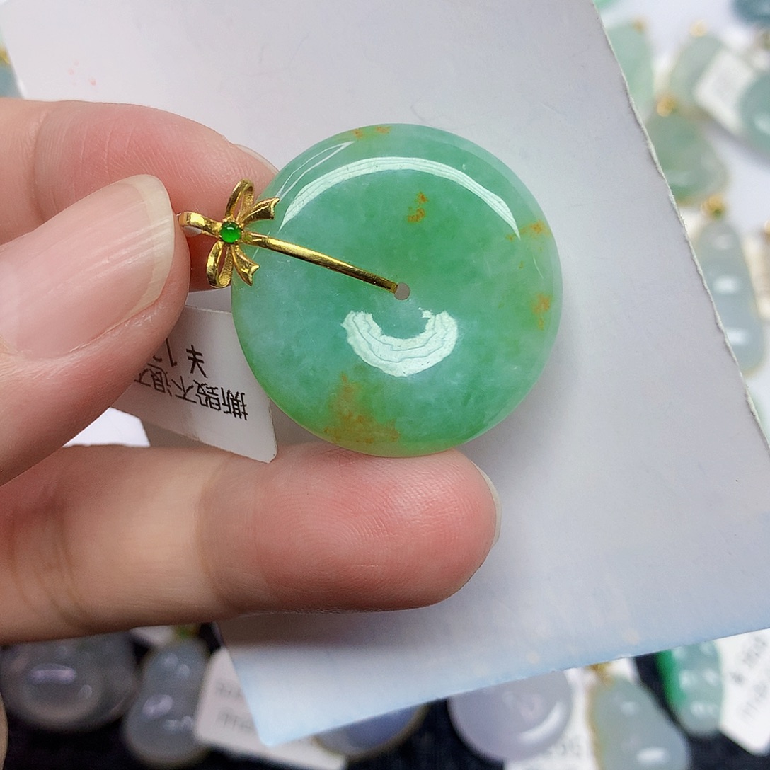 翡翠18K金镶嵌颈饰3567899