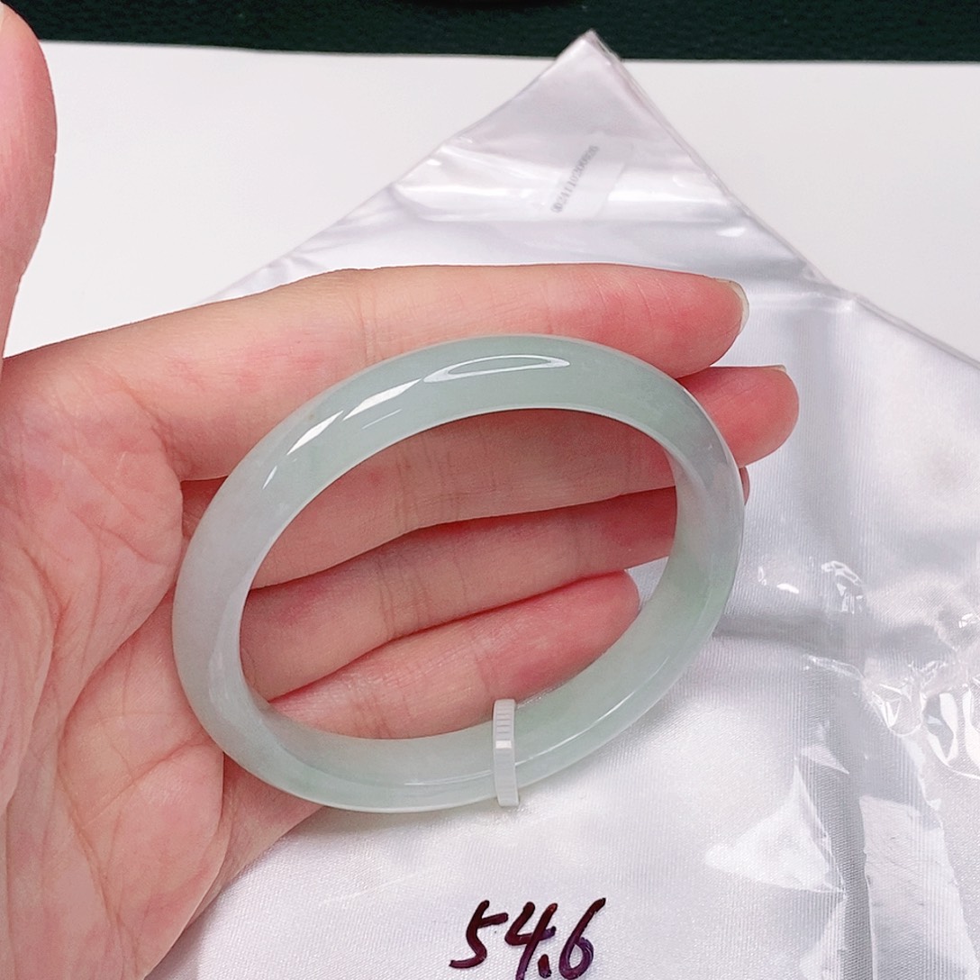 【闪购商品】翡翠手镯未镶嵌贵妃