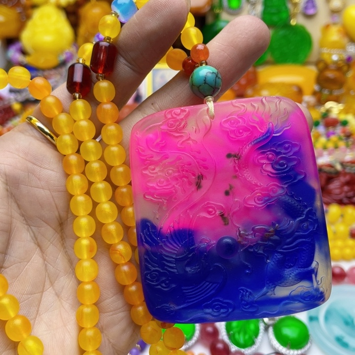 树脂制品74号龙凤牌吊坠