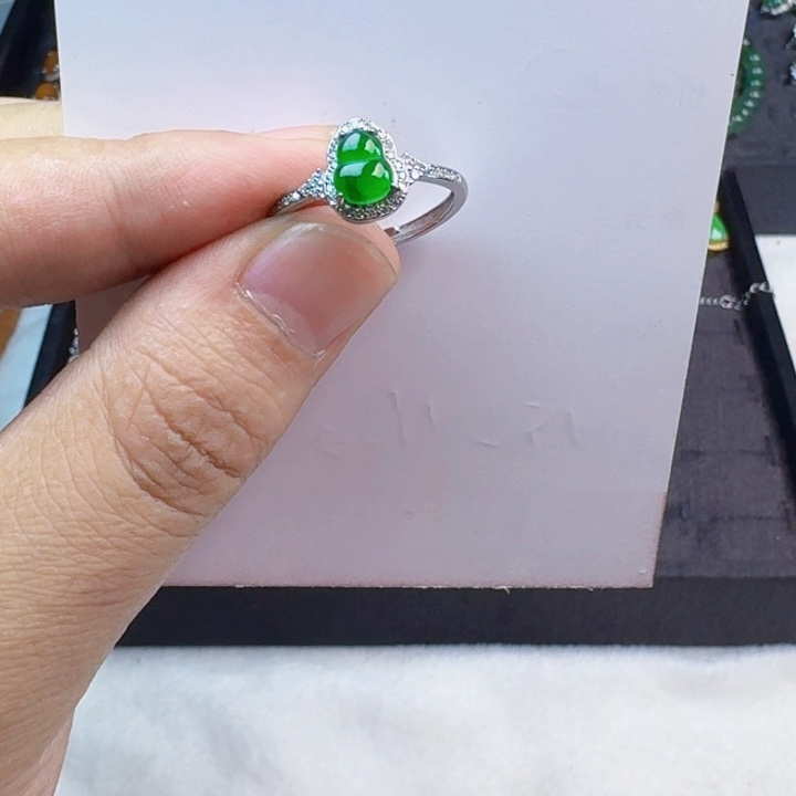 翡翠挂件未镶嵌翡翠戒面