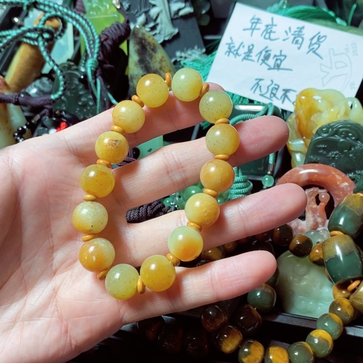 蛇纹石玉颈饰合金