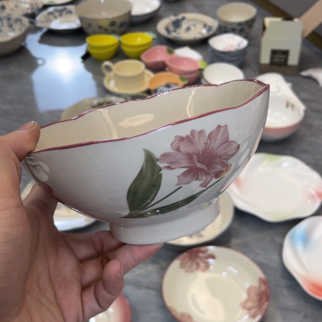 陶瓷微瑕餐具介意勿拍，满18飞！