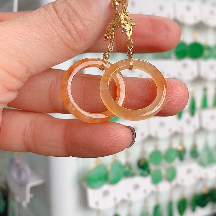 翡翠耳饰未镶嵌翡翠