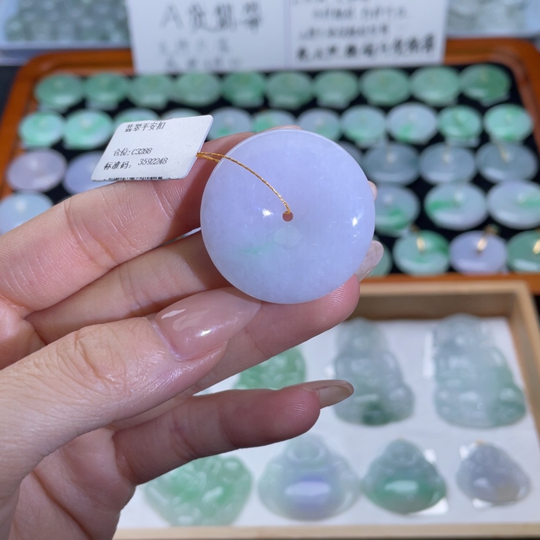 翡翠未镶嵌颈饰平安扣