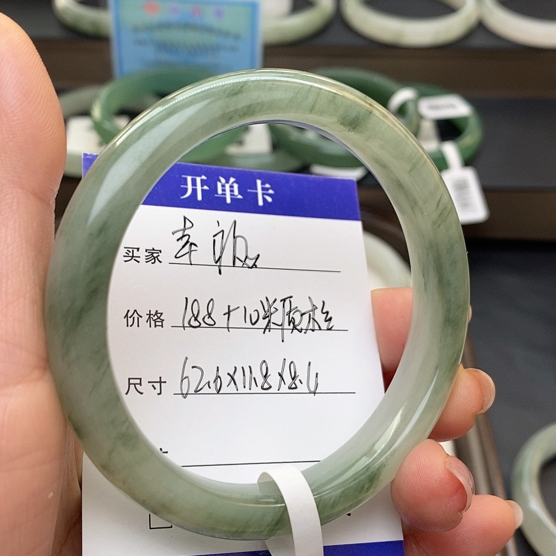 幸***福石英质玉未镶嵌手镯