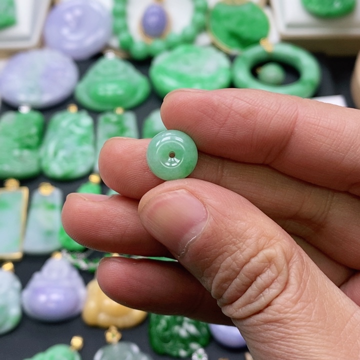 翡翠颈饰未镶嵌吊坠