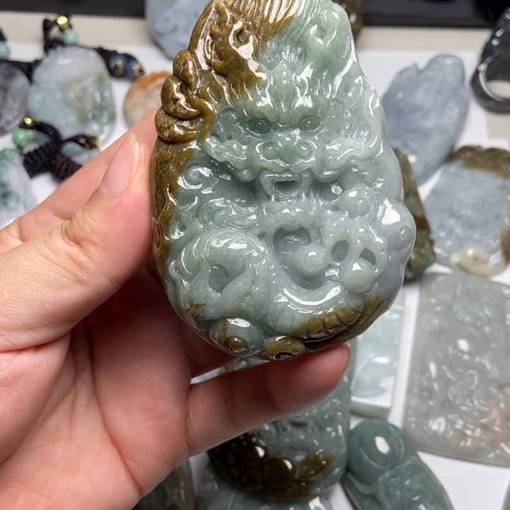 翡翠未镶嵌颈饰龙牌35