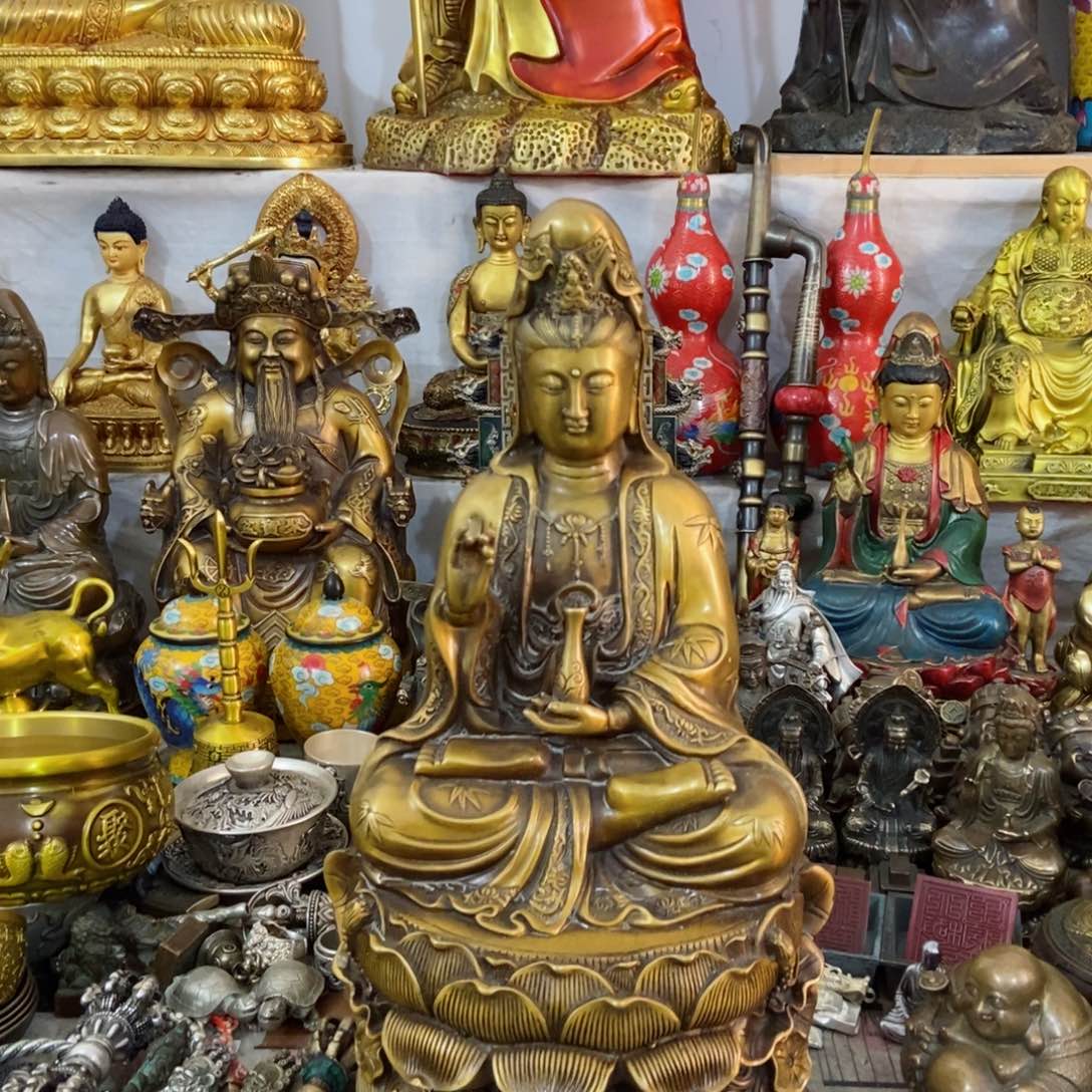 老杨黄铜摆件老杨黄铜。