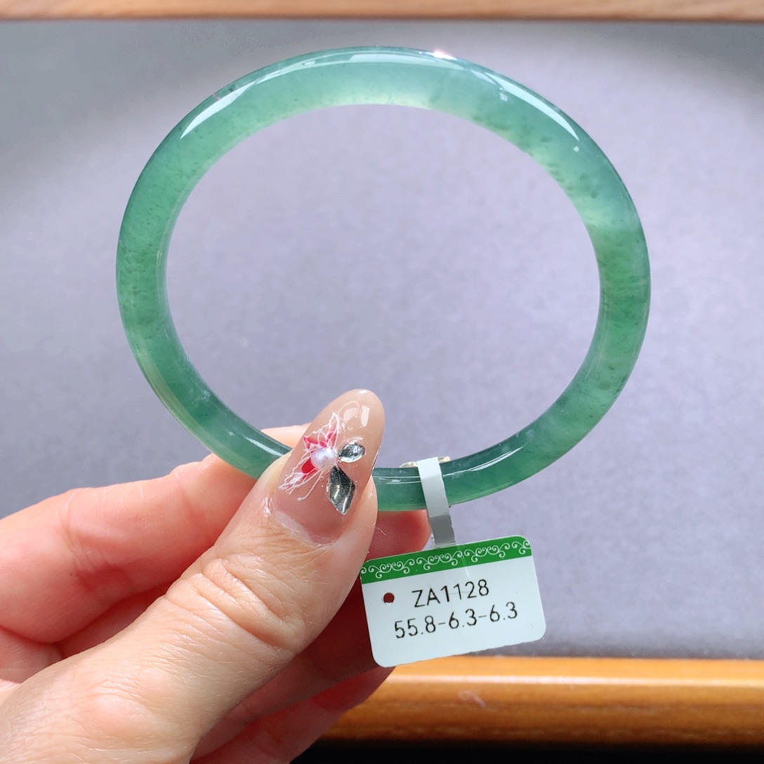 翡翠手镯未镶嵌天然翡翠手镯