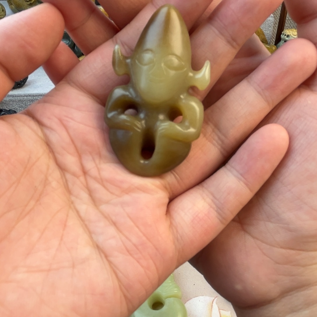 岫岩老玉（透闪石质玉）把件未镶嵌石*