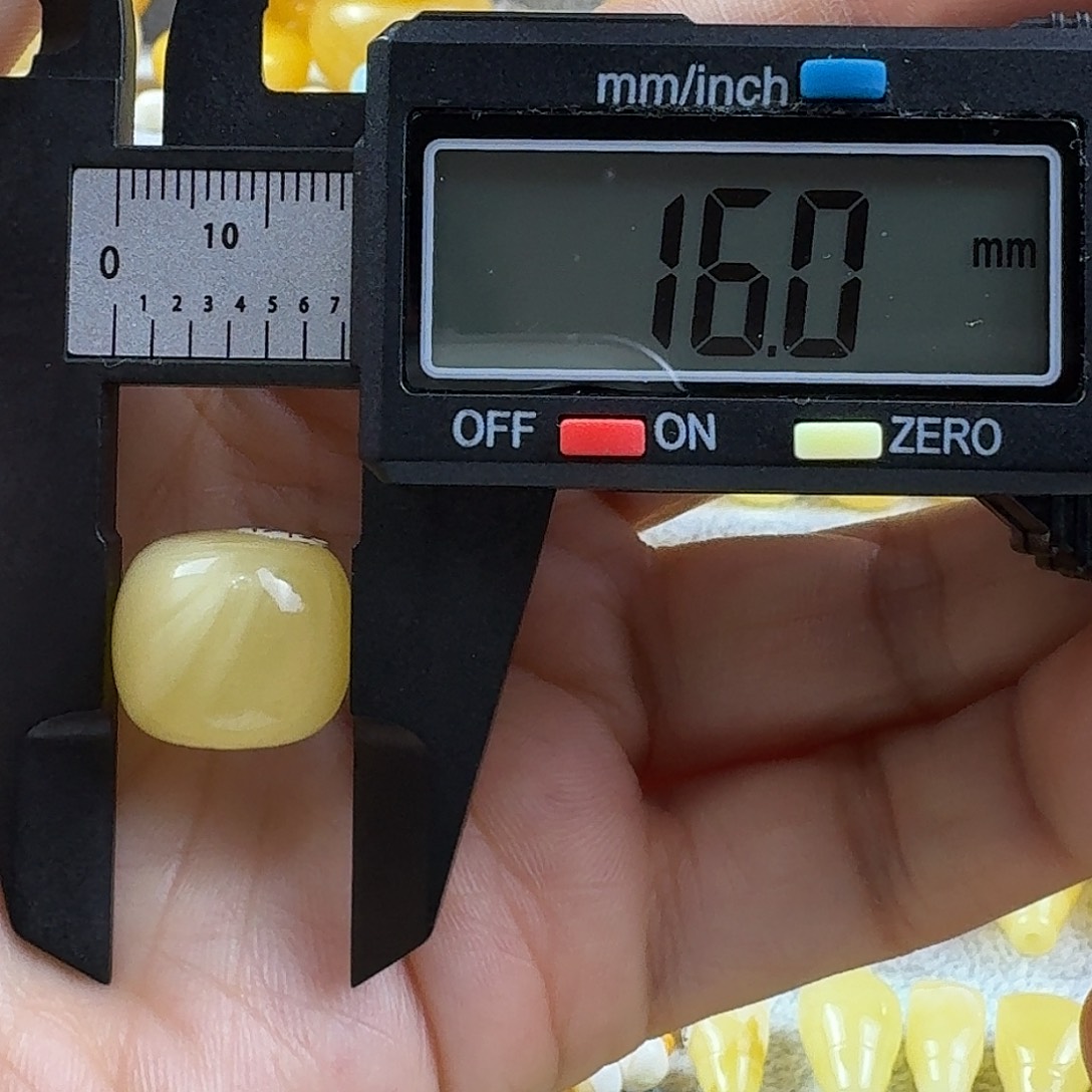 山***龙蜜蜡未镶嵌裸石21