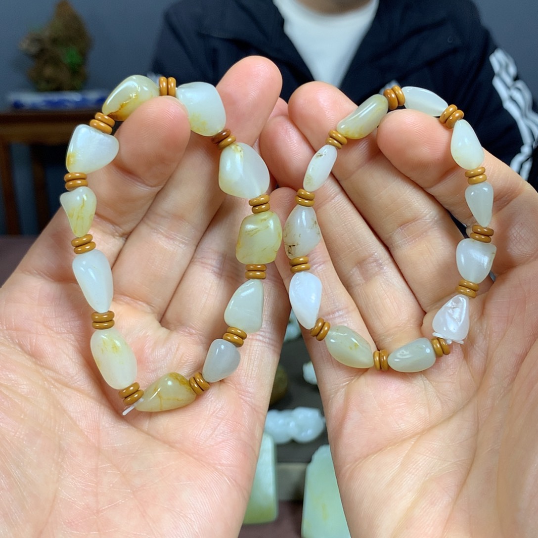 飞***天和田玉未镶嵌手串