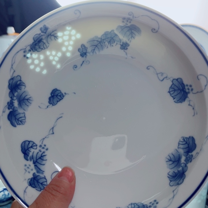青花玲珑8寸窝盘葡萄