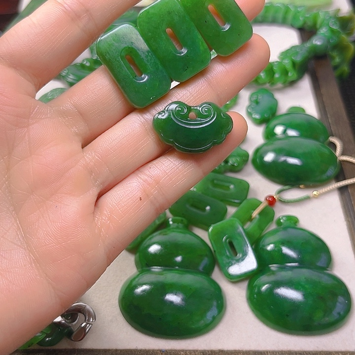 未镶嵌和田玉珠宝半成品伊****e