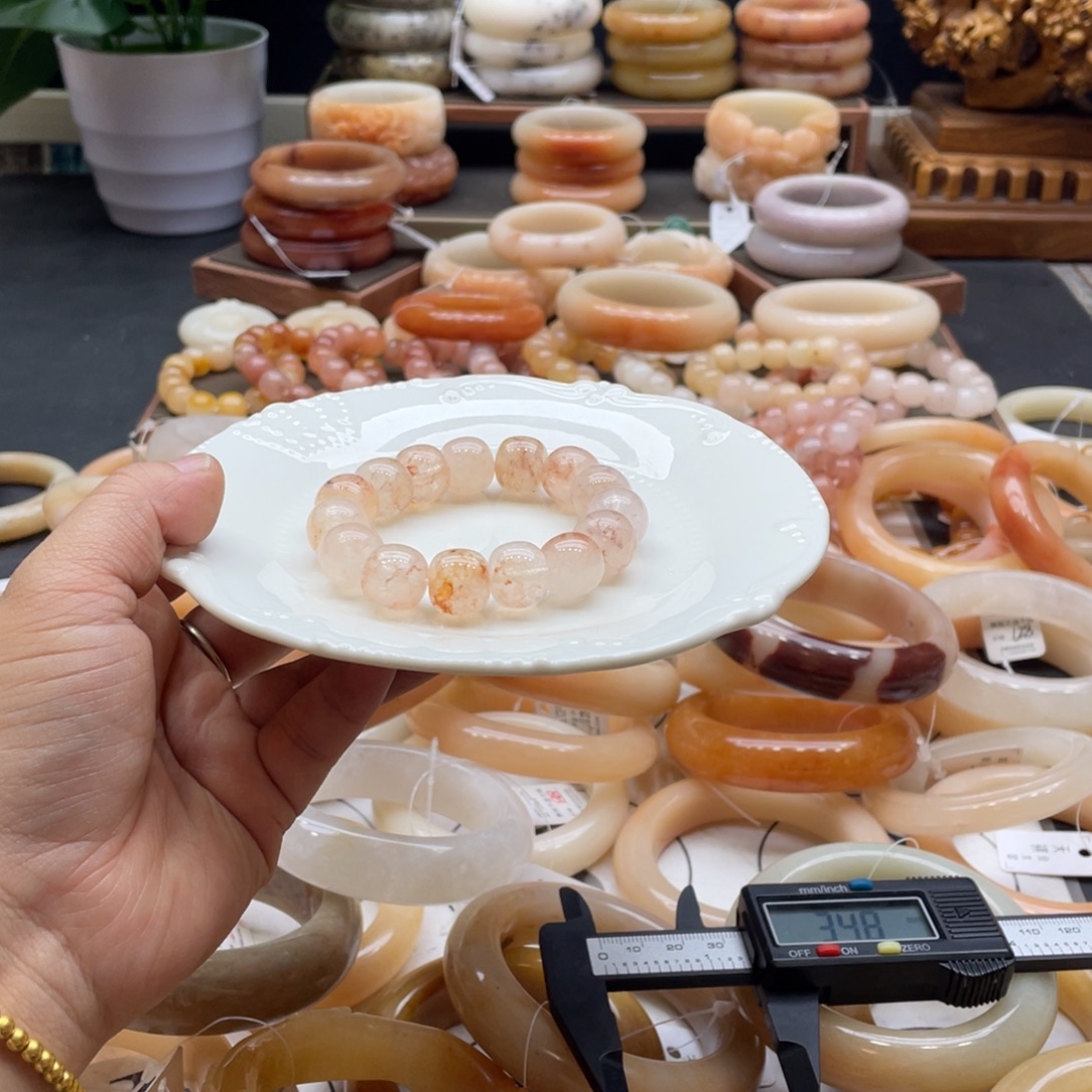 石英岩玉未镶嵌手镯