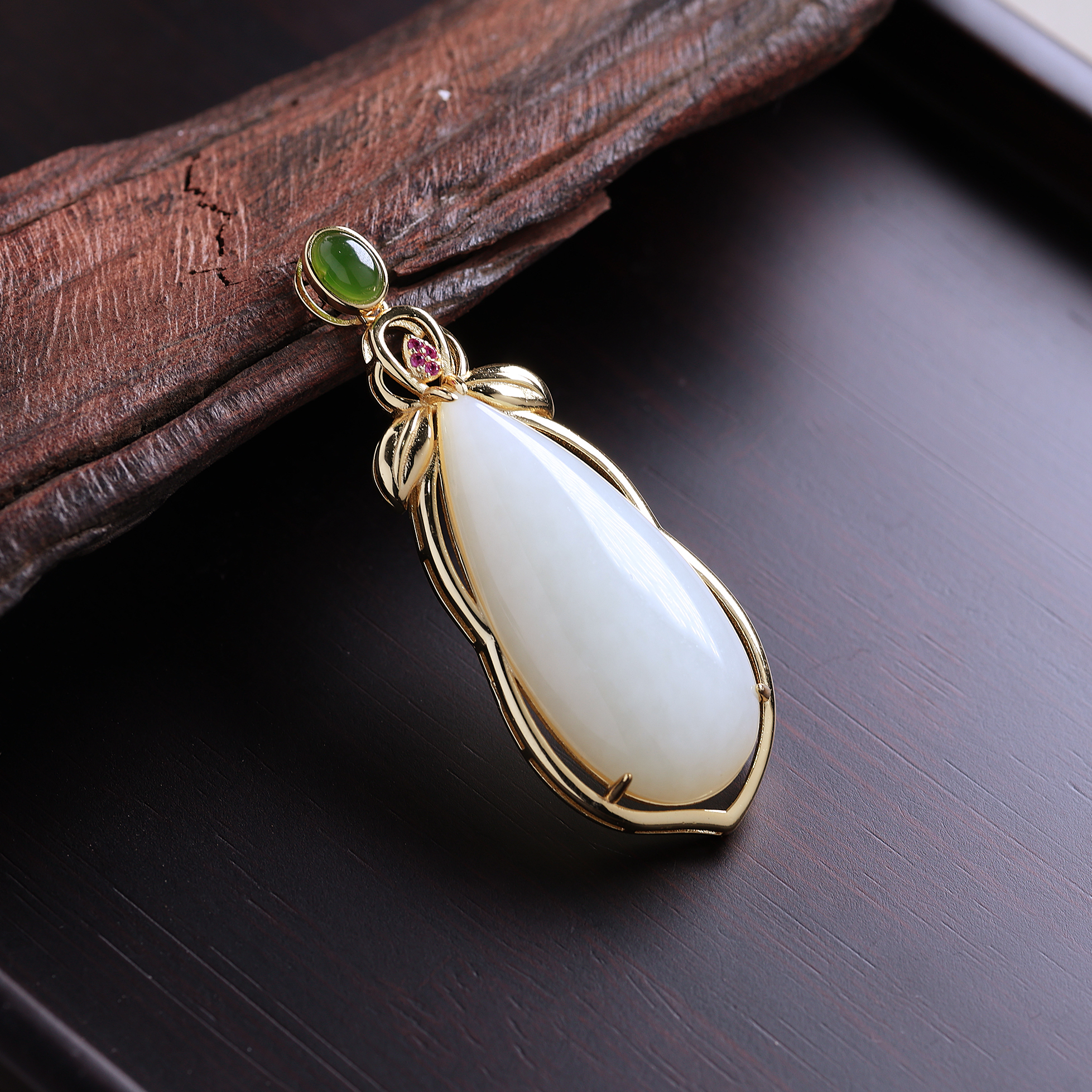 爱思尔新疆和田玉吊坠S925银白玉水滴吊坠0AYB0A270（多样性发货）